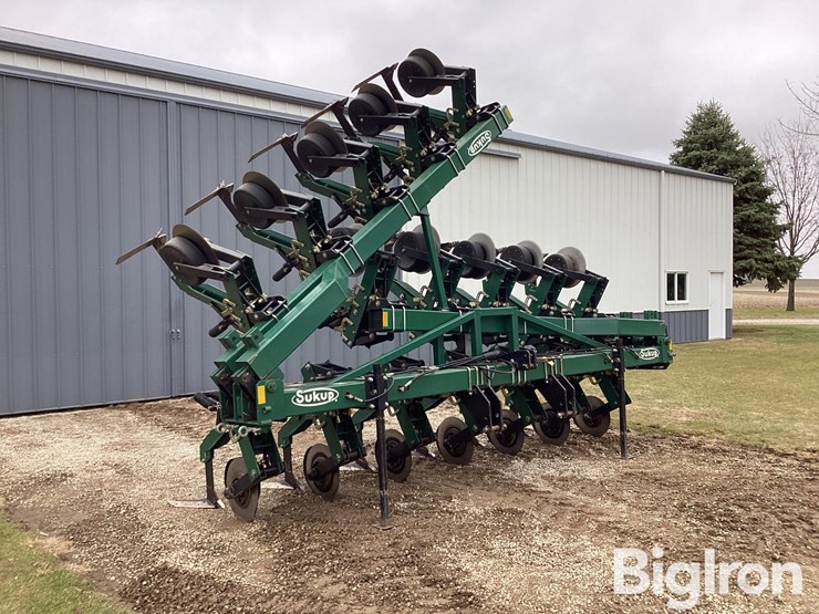 sukup-9000-16r30-cultivator-image-3
