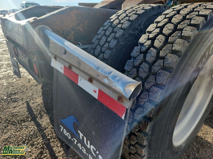 2013-peterbilt-388-image-36