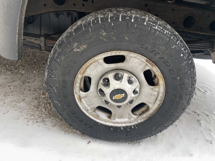 2017-chevrolet-2500-image-15