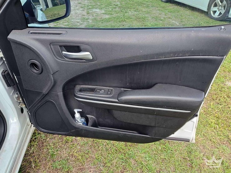 2017-dodge-charger-sedan-image-36