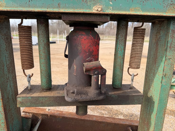 #7833-•-hydraulic-press-image-4