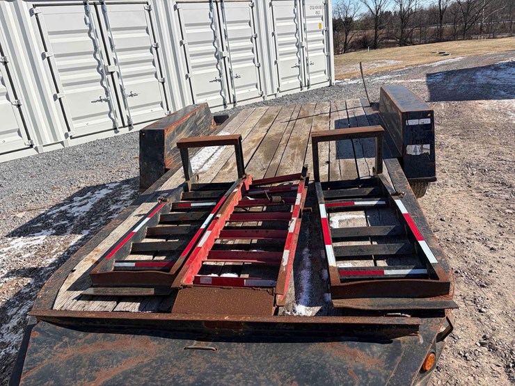 2017-towmaster-skid-steer-trailer-image-2