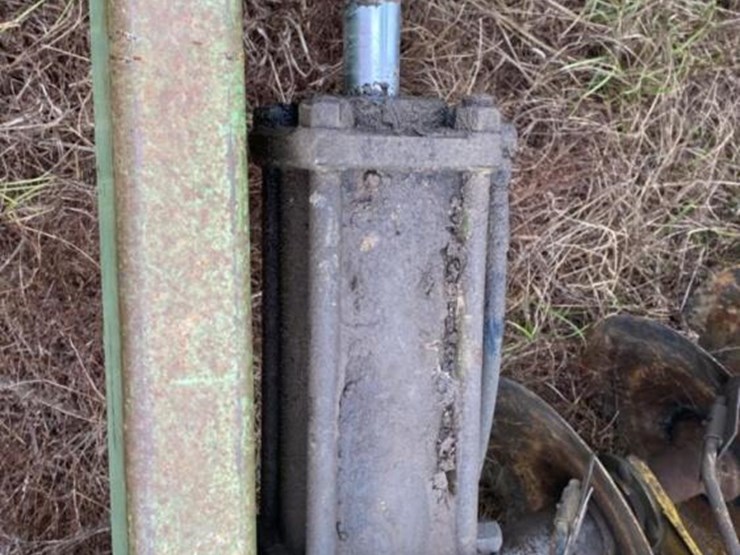 john-deere-220-image-3