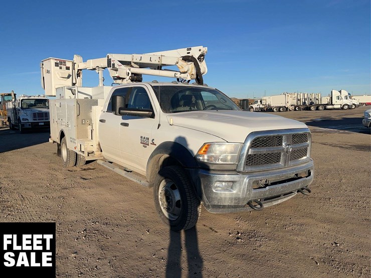 2014-ram-5500-4x4-s/a-bucket-truck-image-2
