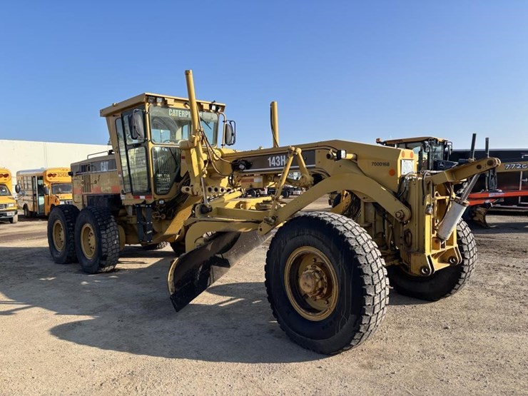 2005-caterpillar-143h-image-2