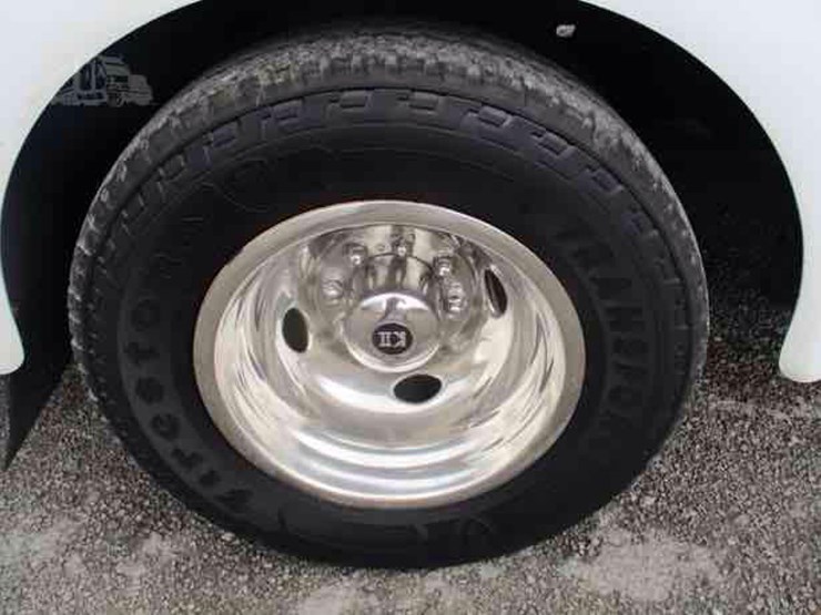 2013-ford-e450-image-17