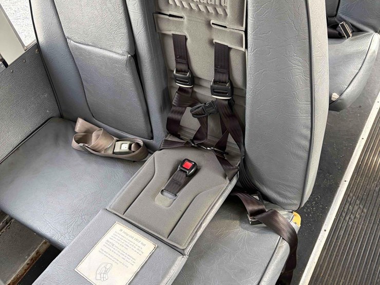 2005-chevrolet-bus-image-18