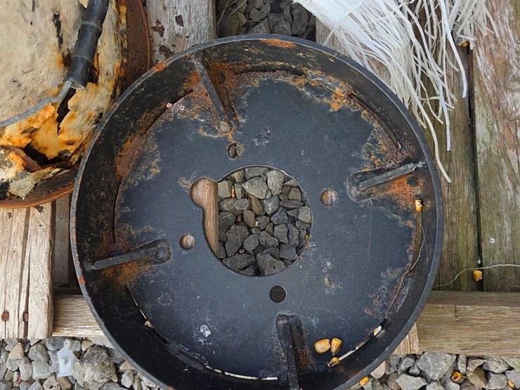 remlinger-strip-till-parts,-mostly-new-image-10