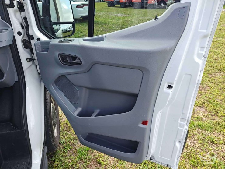 2018-ford-transit-image-34