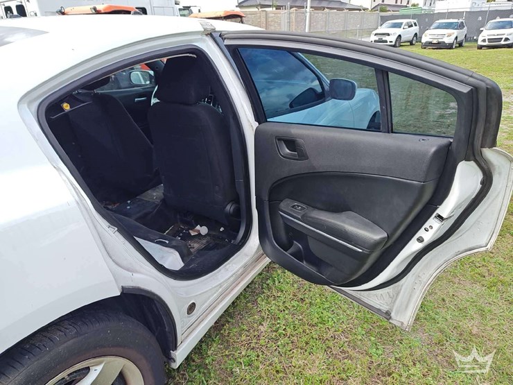 2017-dodge-charger-sedan-image-30