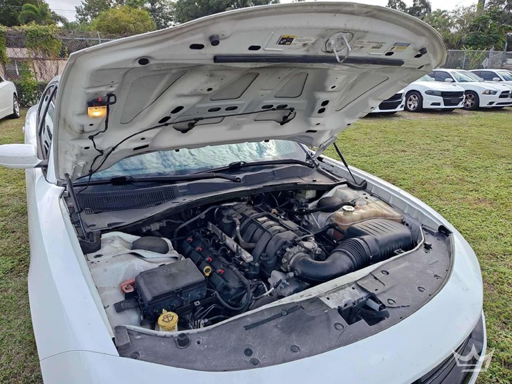 2017-dodge-charger-sedan-image-9