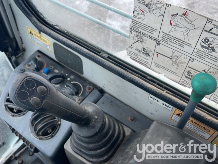 2013-takeuchi-tb153fr-image-27