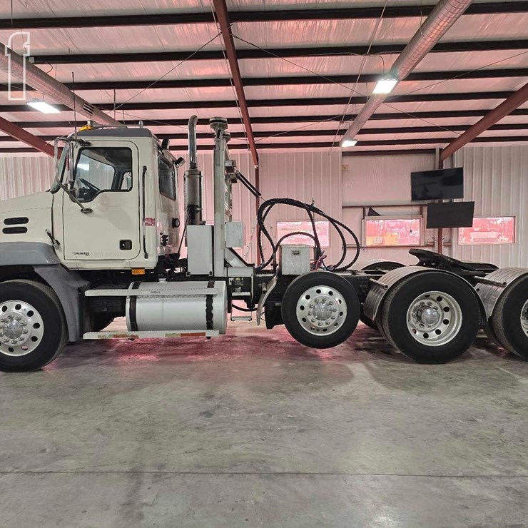 2005 MACK VISION CXN613