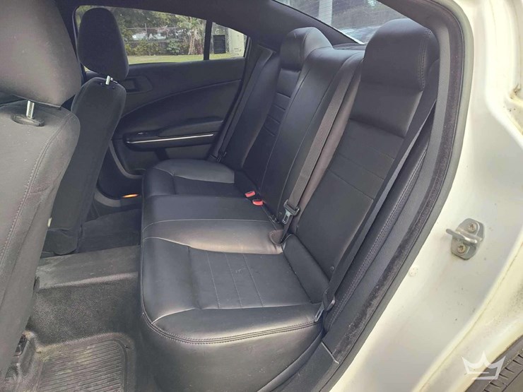 2017-dodge-charger-sedan-image-24