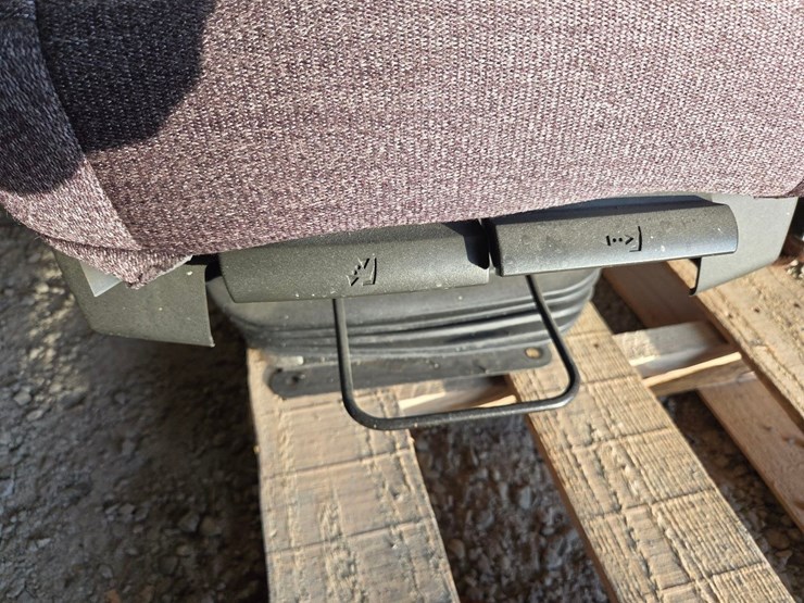 semi-driver-seat,-like-new-image-7