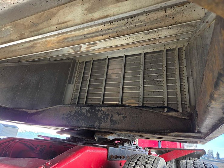 2011-wilson-hopper-bottom-image-12