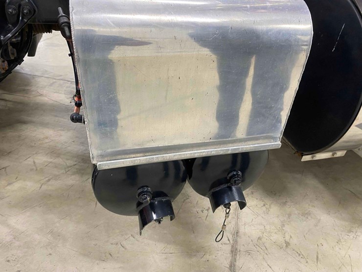 2014-peterbilt-365-image-93