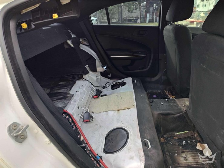 2017-dodge-charger-sedan-image-14