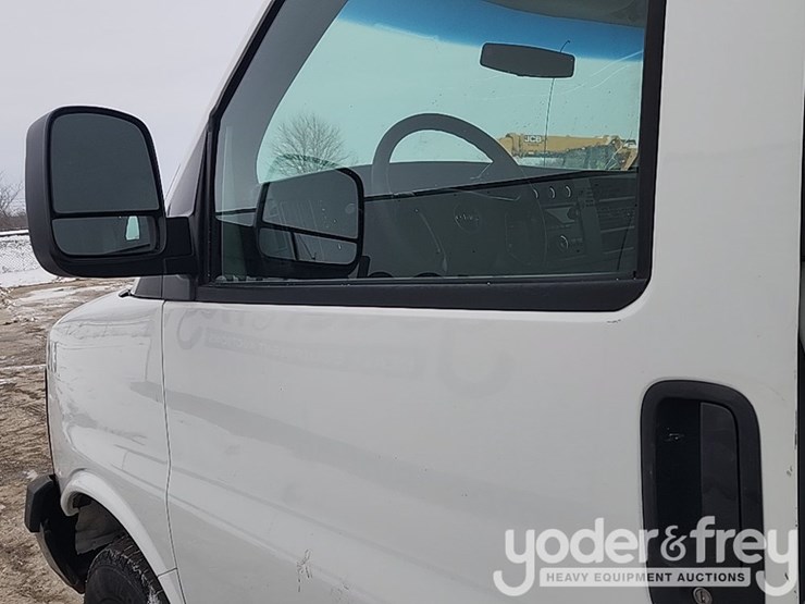 2011-gmc-savana-g2500-image-15