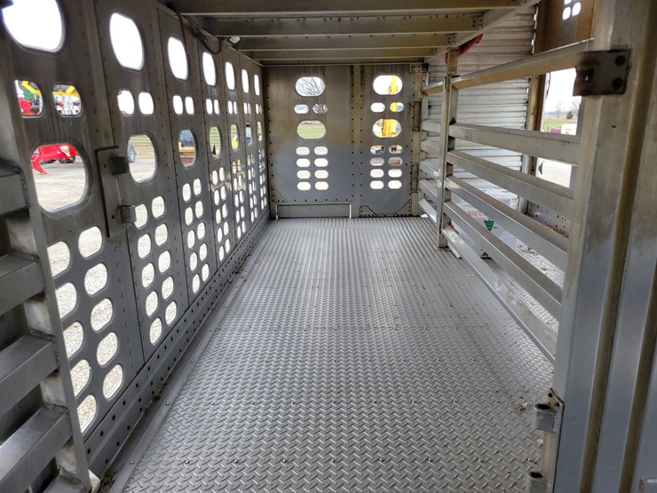 2005-wilson-livestock-trailer-image-20