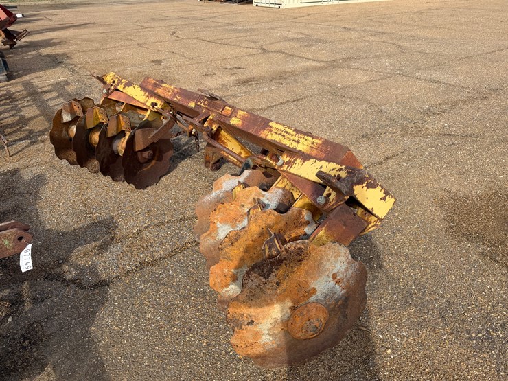 #7746-•-levee-disk-image-3