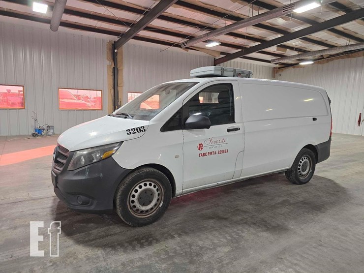 2017-mercedes-benz-metris-image-1