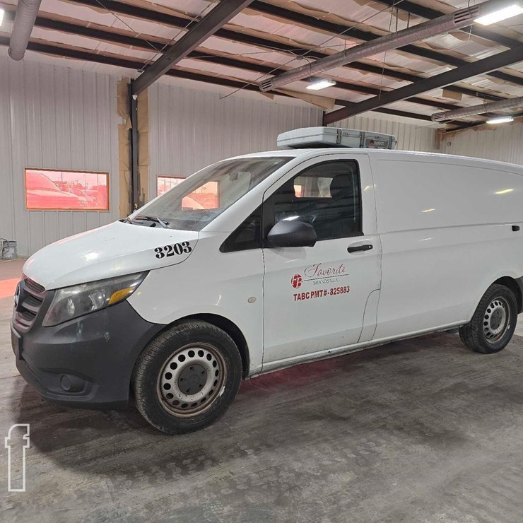 2017 MERCEDES-BENZ METRIS