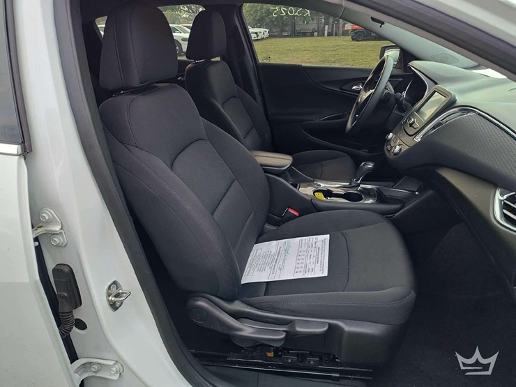 2017-chevrolet-malibu-sedan-image-12