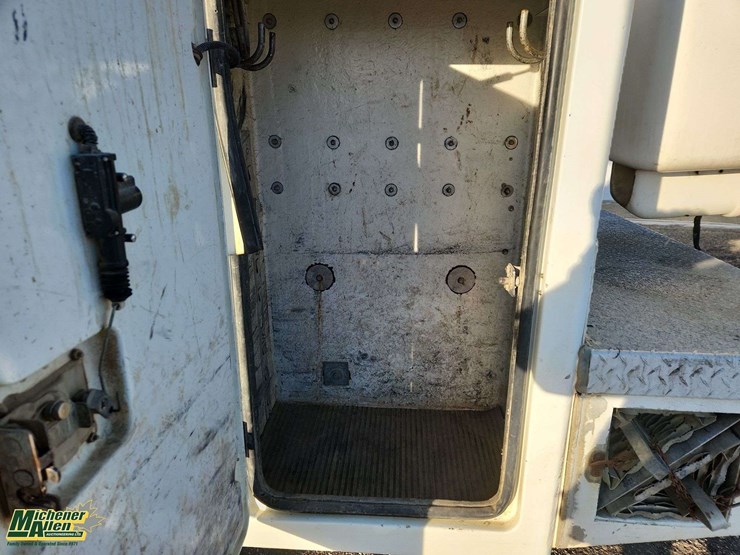 2012-ford-f550-image-35