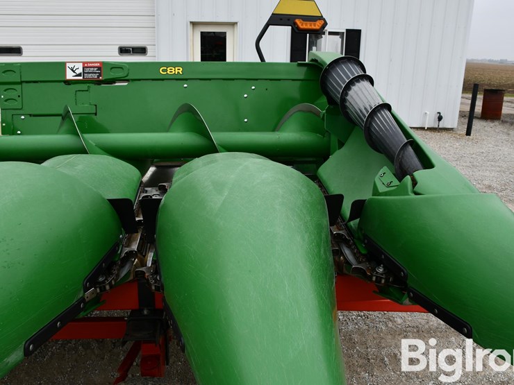 2024-john-deere-c8r-image-9