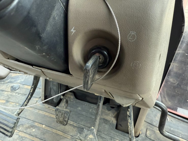 2015-case-ih-340-image-60