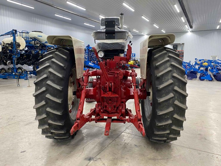 farmall-1206-open-station-restored-image-5