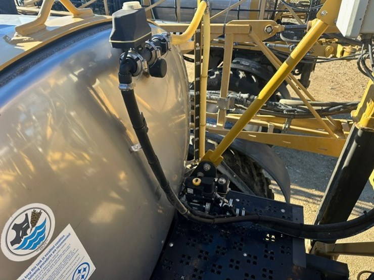 #4295-•-**rogator-900c-4x4-self-propelled-sprayer-agca0900lnnnl1061-image-16