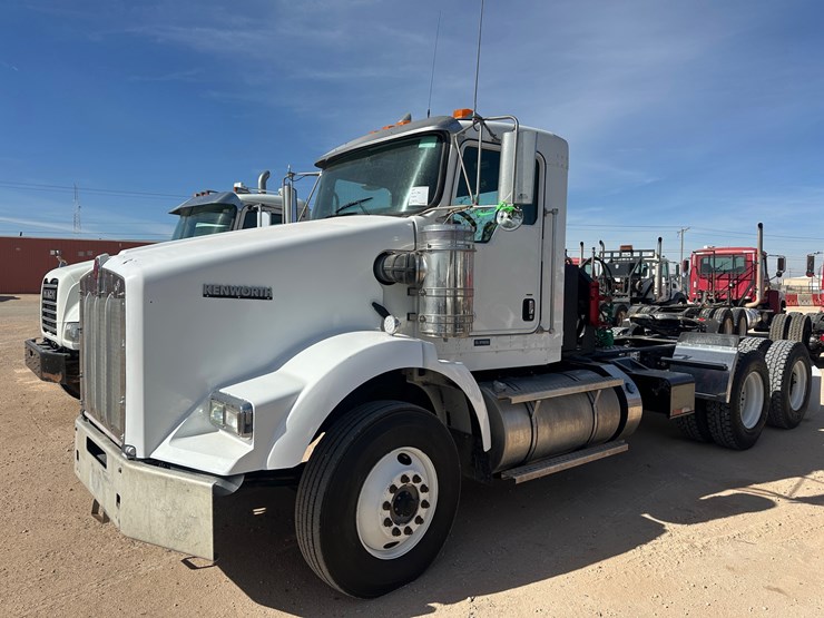 2019-kenworth-t800-image-1
