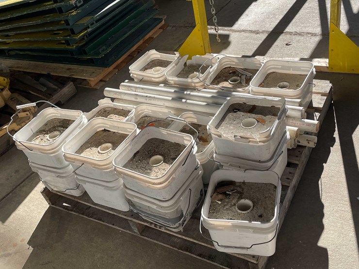 #2785-•-portable-safety-barrier-image-2