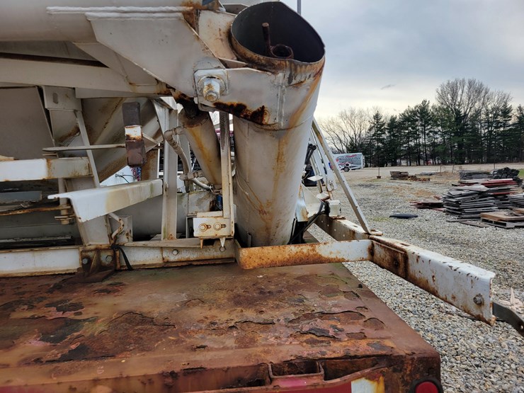 2003-b&b-step-deck-trailer-w/-10-ton-dry-fertilizer-tender-image-6