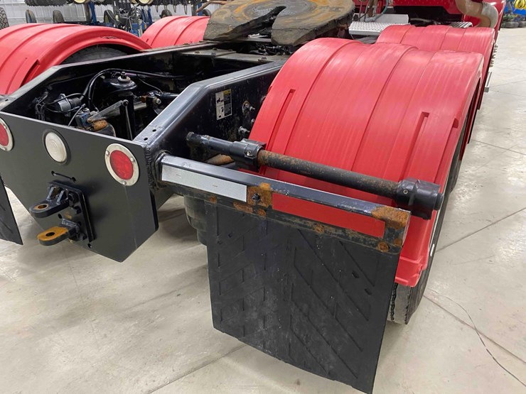 2014-peterbilt-365-image-35