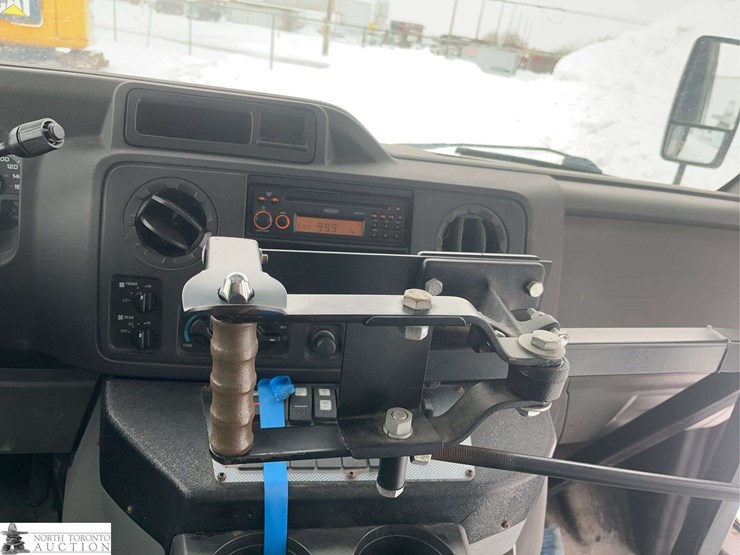 2009-ford-e-series-s/a-24-passenger-bus-image-16