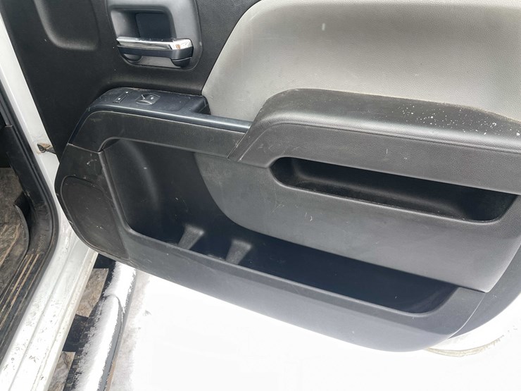 2017-chevrolet-2500-image-41