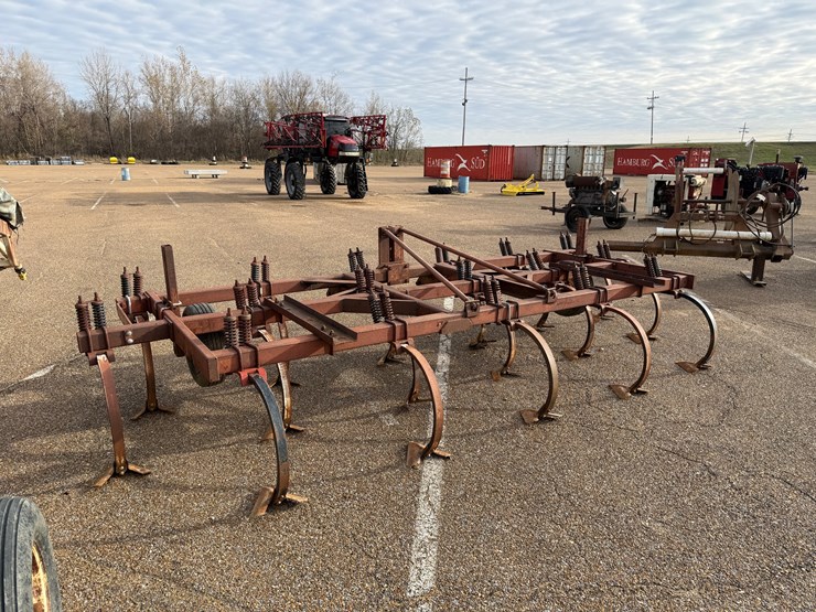 #7761-•-4-row-cultivator-image-3