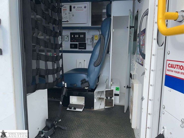 2017-chevrolet-express-s/a-ambulance-image-31