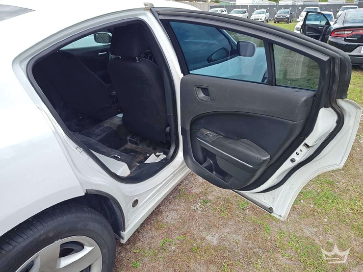 2017-dodge-charger-sedan-image-11