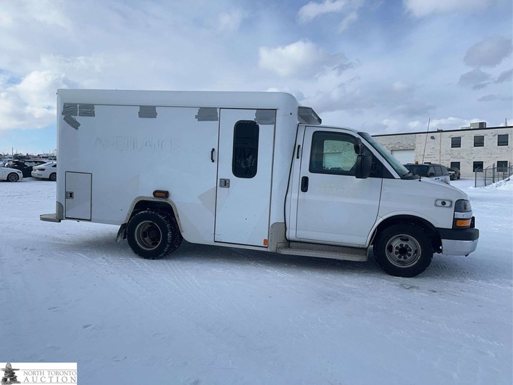 2016-chevrolet-express-s/a-ambulance-image-8