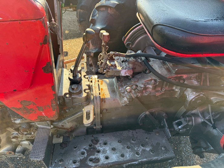 massey-ferguson-175-image-11