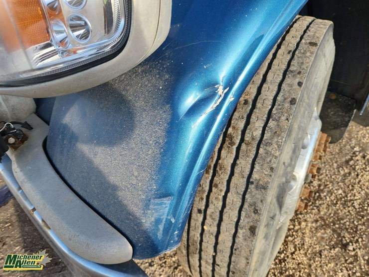 2013-peterbilt-388-image-40