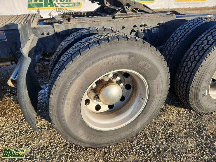 2024-peterbilt-579-image-11