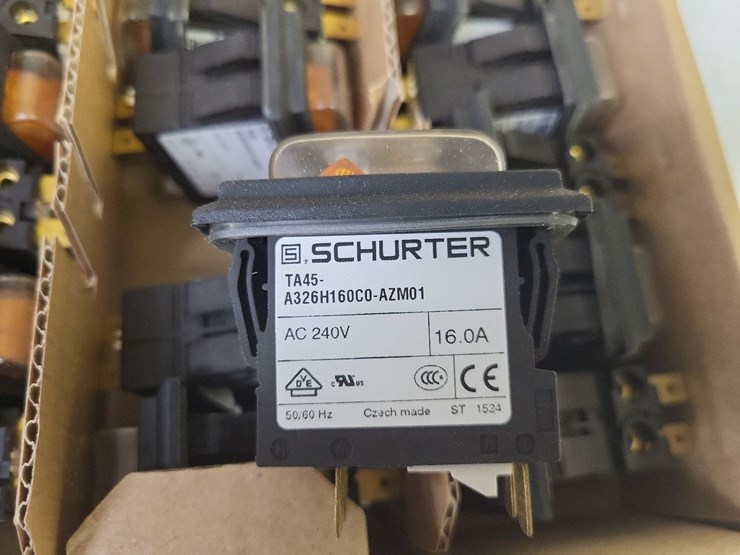 (15)-schurter-16-amp-240-volt-single-phase-breakers---tag-#1205-image-3