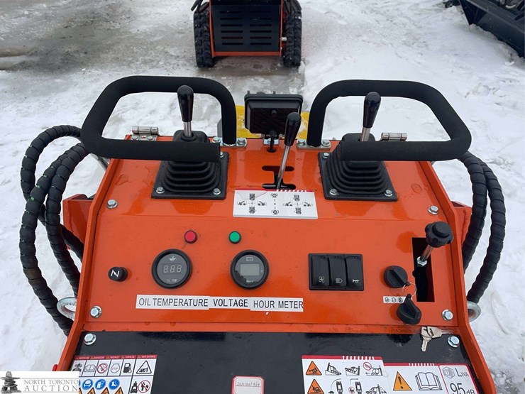 2026-unused-captok-ck36c-tracked-mini-skid-steer-image-13