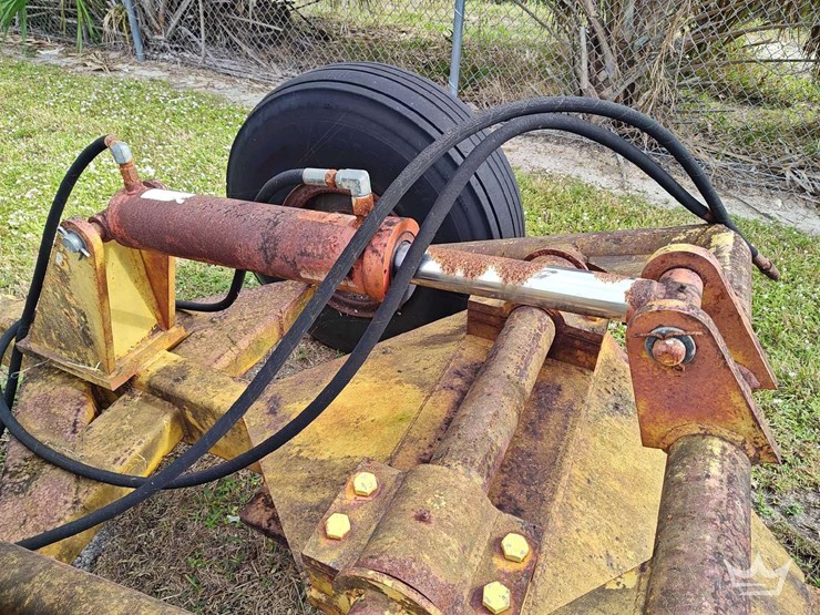 2011-terra-riser-300d-sa-fire-plow-attachment-image-11