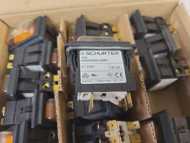 (15)-schurter-16-amp-240-volt-single-phase-breakers---tag-#1204-image-3